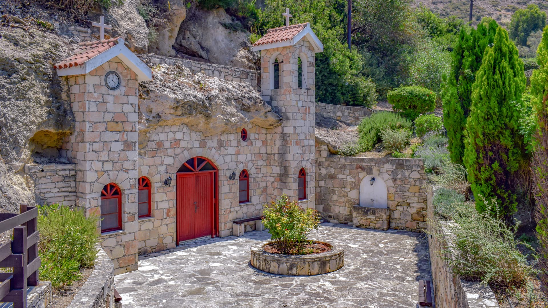 Église cave de Yemrehana Krestos